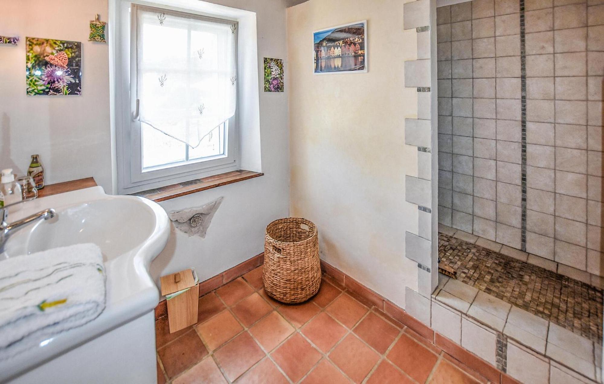 2 Bedroom Gorgeous Home In Villes-Sur-Auzon Экстерьер фото