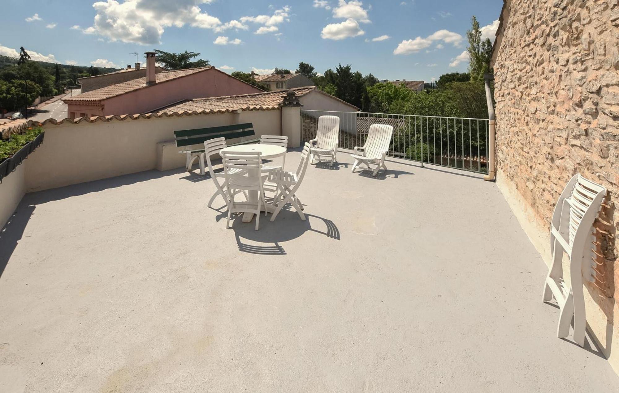 2 Bedroom Gorgeous Home In Villes-Sur-Auzon Экстерьер фото